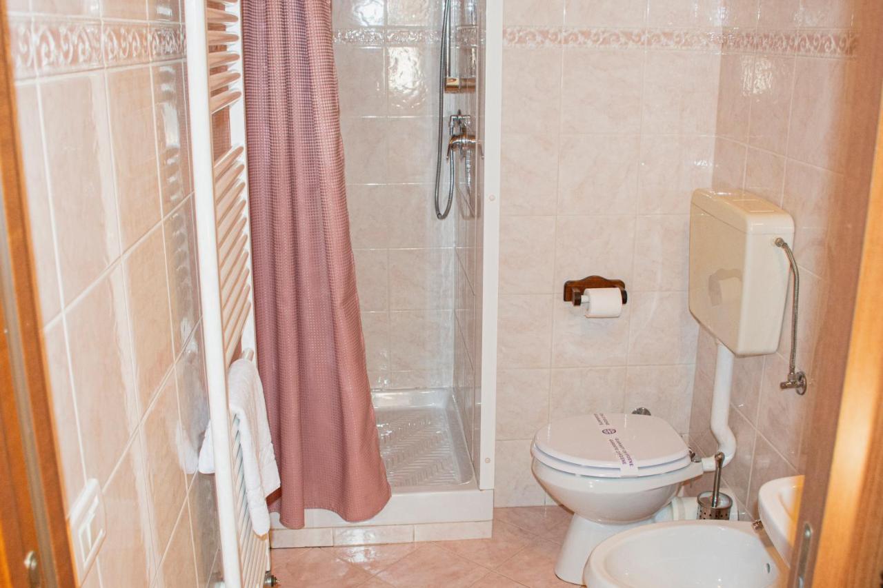 Zweibettzimmer mit eigenem Bad
